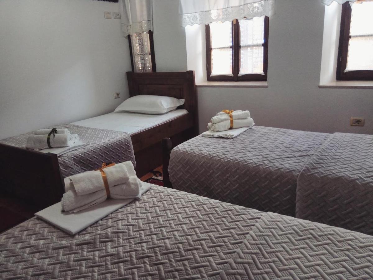 Timo'S Guest House เบราท ภายนอก รูปภาพ